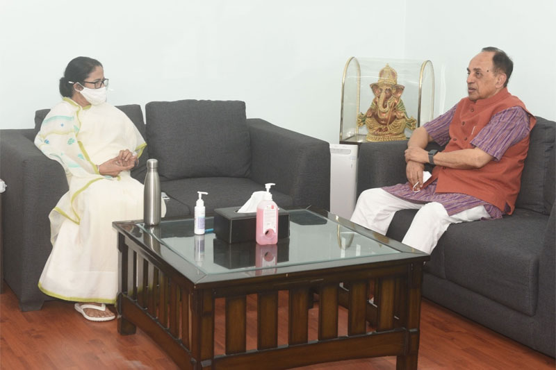 Subramanian Swamy meets Mamata Banerjee, rubbishes rumours of joining TMC