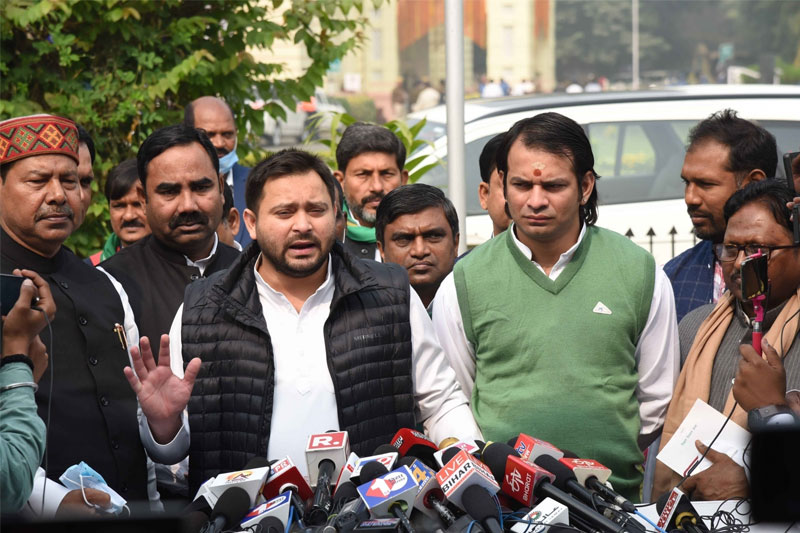 Tejashwi, Tej Pratap seen together after long gap