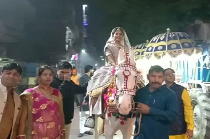 Bride rides mare to her wedding venue in Gaya
