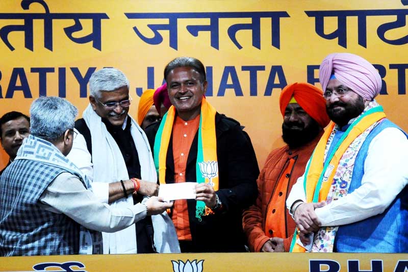 Former cricketer Dinesh Mongia, two Cong MLAs join BJP