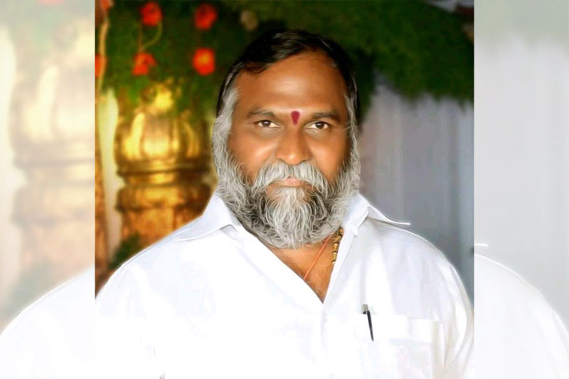 TRS Leaders Complaints to CEO against Jagga Reddy for offering Nazrana