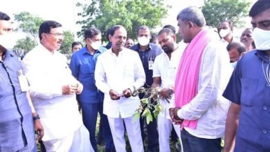 CM interacts with farmers at Pebbair near Wanaparthy