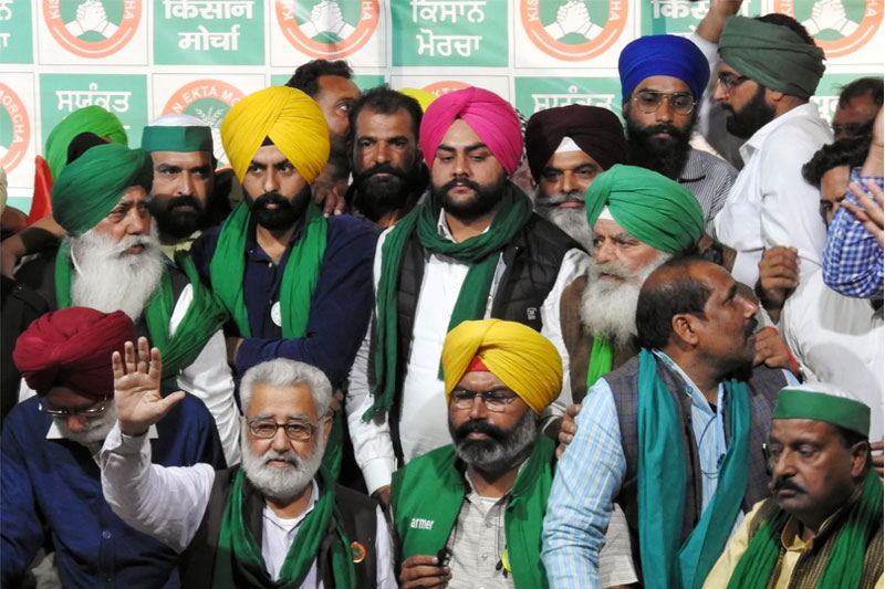 Farmers meet at Singhu border, get draft copy from Centre on 6 demands