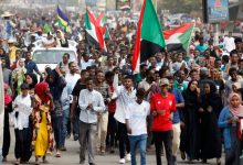 Sudanese protesters reach presidential palace, demand civilian rule