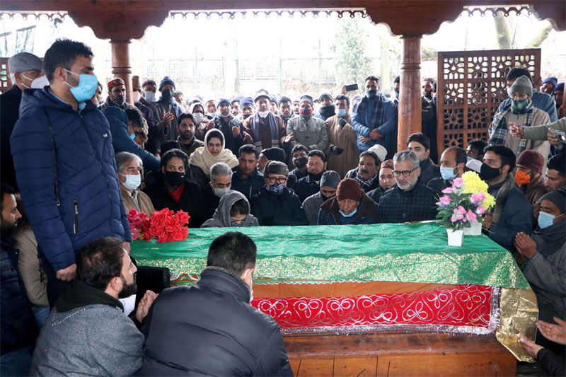 J&K police book 10 PDP leaders for violating Covid restrictions