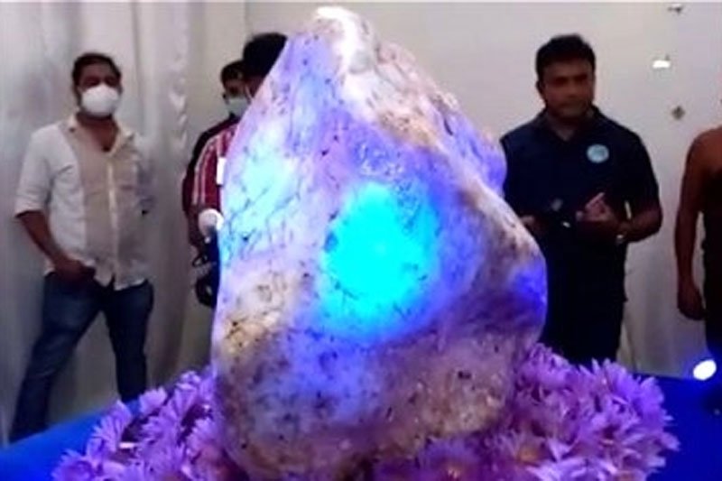 World's largest sapphire cluster unearthed in SL enters Guinness Book