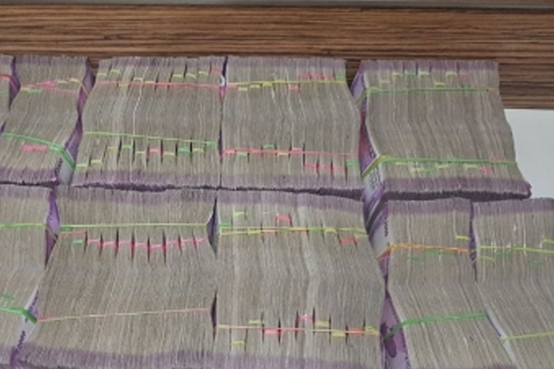 Rs 4.76 crore cash seized from bus passengers in Andhra