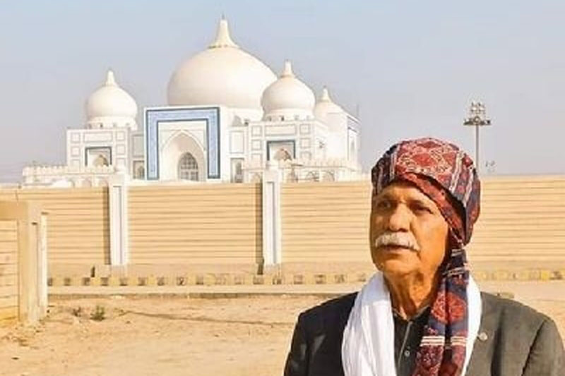 Renowned poet refuses Pakistan's highest literary award