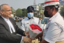Telangana CJ stops enroute to felicitate homeguard