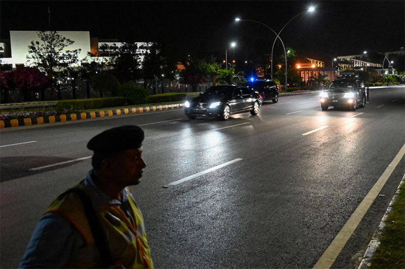 Pak Minister puts threat of martial law on the table