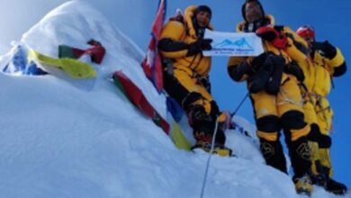 Doctor couple from Gujarat scales Mount Everest