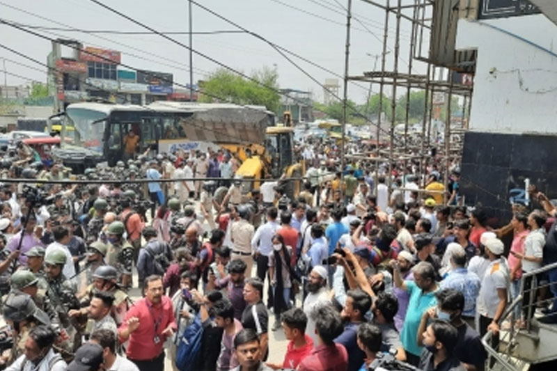 Heavy police force arrives at Shaheen Bagh