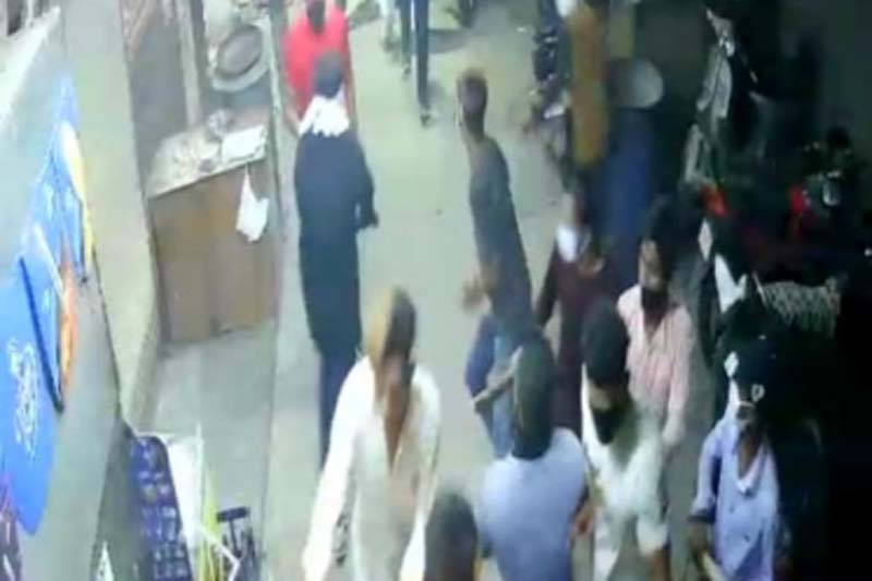 Two groups clashed in Hauz Qazi on Eid, police calls it road rage