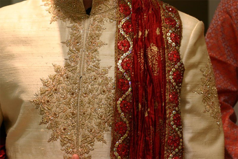 Families of bride & groom clash over sherwani, pelt stones at each other