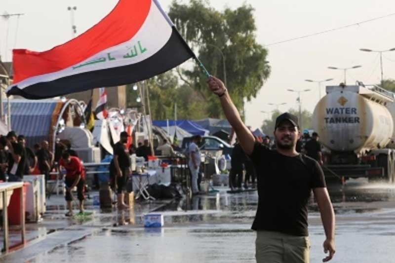 12 killed as al-Sadr supporters storm Iraqi govt offices in Baghdad
