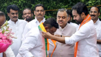 Congress leader Dasoju Sravan joins BJP