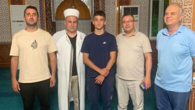British tourist embraces Islam seeing tour guide offering Namaz