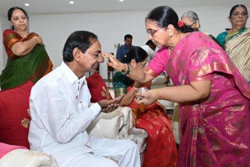 Four sisters tie rakhis to Telangana CM KCR