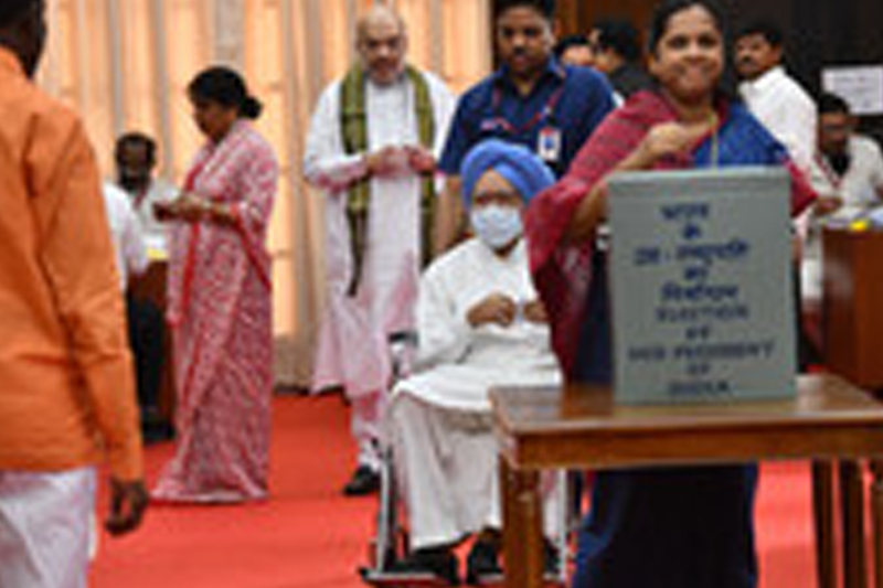 VP polls: PM, Manmohan, Sonia vote