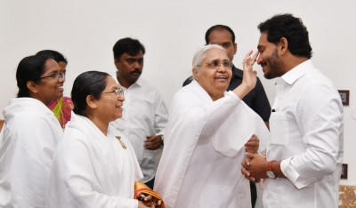 Rakhi 1 Andhra women ministers tie Rakhi to CM Jagan