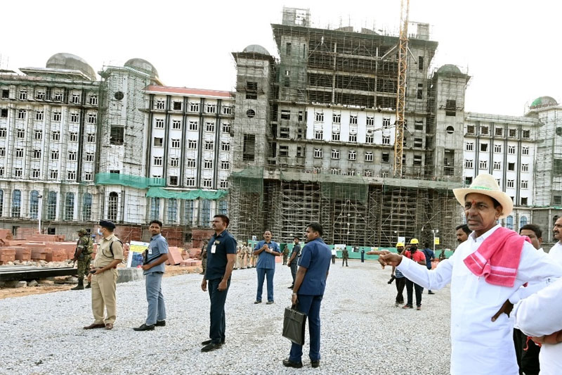 KCR inspects construction of new Telangana secretariat