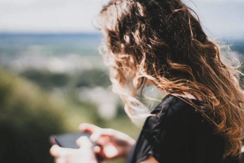 Teen girls find it more difficult to give up social media than boys