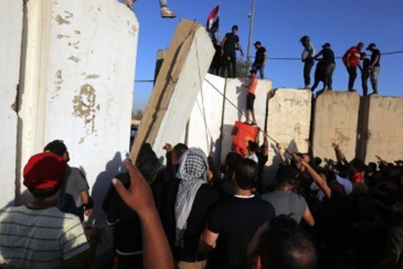 Worst violence to hit Baghdad as powerful Shia cleric announces retirement