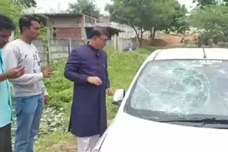 Hyderabad: Cab vandalised by miscreants, driver forced to raise slogans