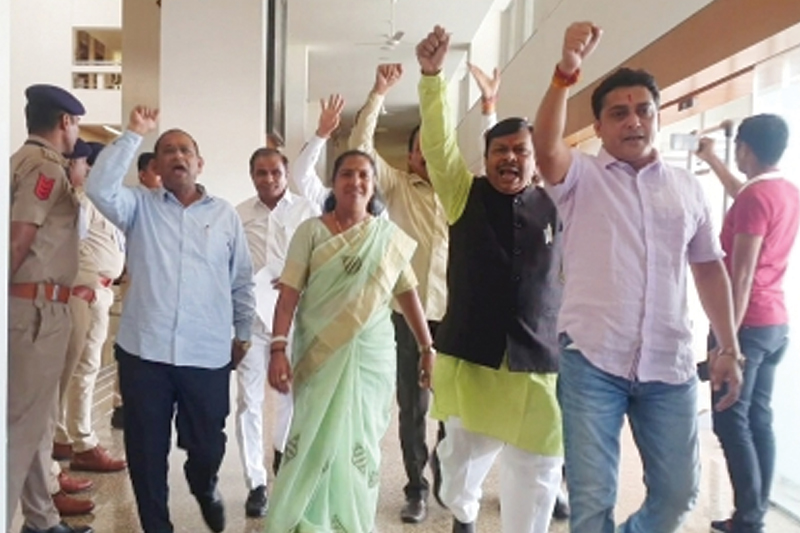 11 Congress MLAs suspended on last day of Gujarat Assembly amid din