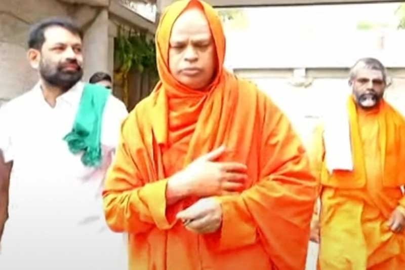 K'taka HC allows rape accused Lingayat seer to sign cheques
