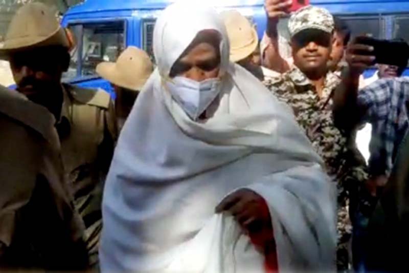 B'luru court issues arrest warrant against rape-accused Lingayat seer