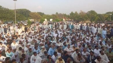 Thousands of disgruntled farmers paralyse Islamabad