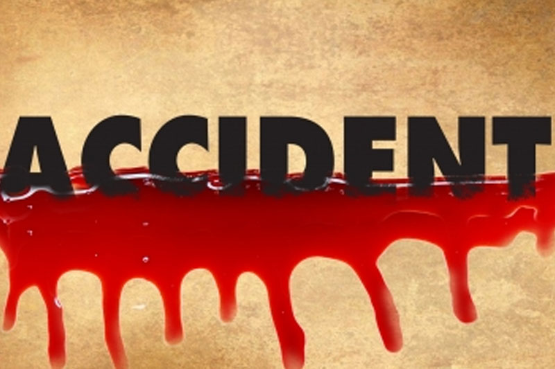 3 killed as van hits lorry on Andhra NH