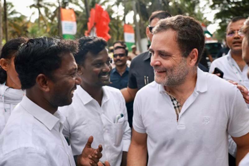 Cong attacks BJP's Rahul Gandhi T-shirt jibe with Modi's Rs 10L suit