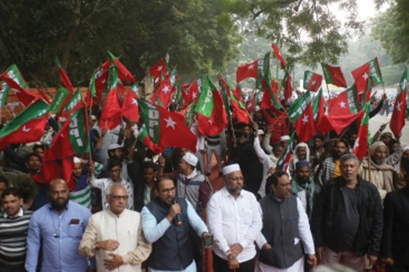 NIA raids SDPI, PFI linked places in K'taka; 60 detained amid protest