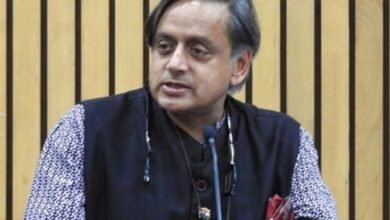 Gandhi family has no issues with me contesting for party chief: Tharoor