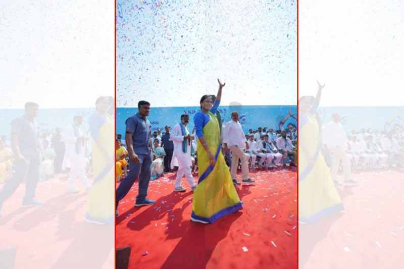 On a padayatra since Oct 2021, Y.S. Sharmila making her presence felt in T'gana