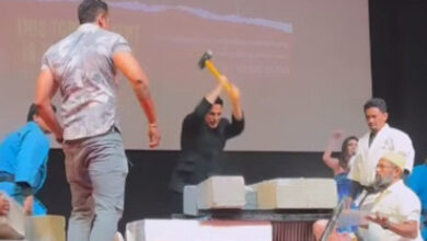 Akshay Kumar smashes bricks at Kudo tournament