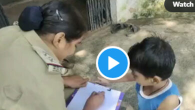 3-yr-old walks into police station to lodge complaint against mom; melts hearts