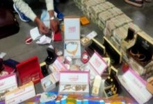Police recovers huge cash, gold from Bengal bizman's residence