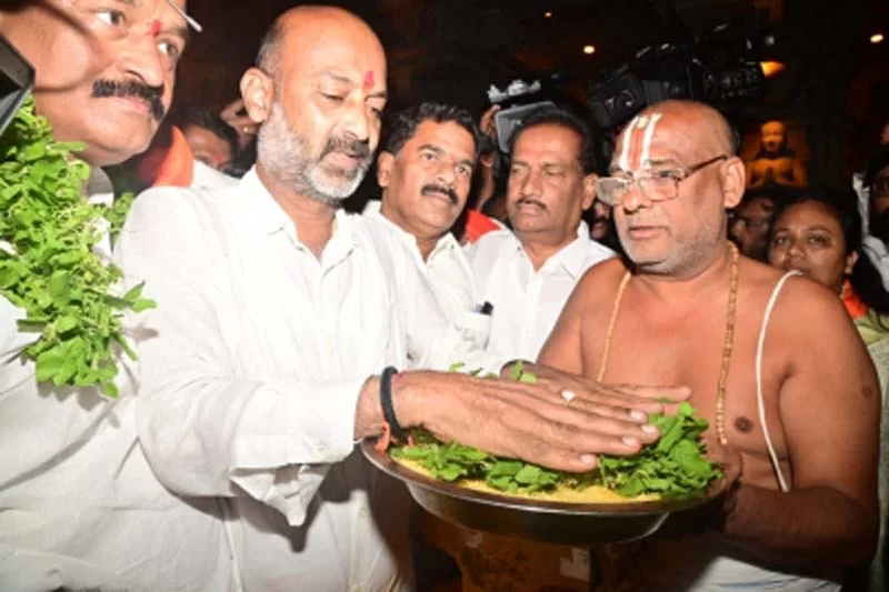 MLAs poaching case: Telangana BJP chief swears to no involvement at Yadadri temple