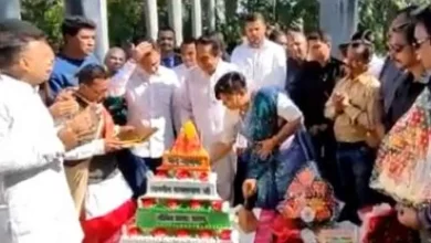 Controversy over Kamal Nath's cake cutting, BJP accuses him of insulting Hindus