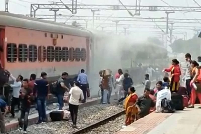 Smoke on Duronto Express in Andhra triggers panic