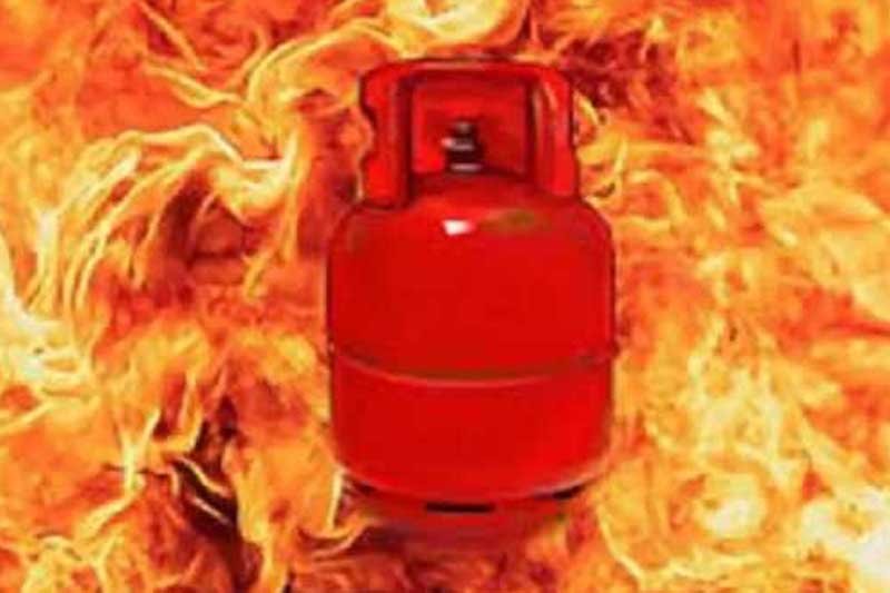 Gas cylinder explodes at wedding ceremony; 4 dead and 60, including the groom, injured