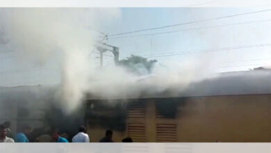 Chaos as fire breaks out in Kolkata-Mumbai train coach