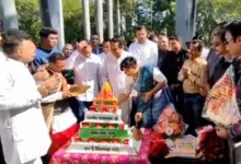 Controversy over Kamal Nath's cake cutting, BJP accuses him of insulting Hindus