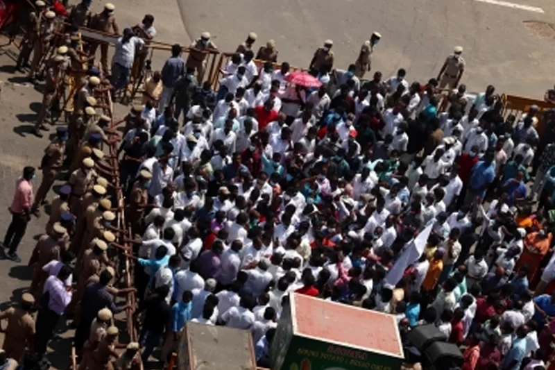 TN fishermen block roads demanding release of 24 fishers detained by Sri Lankan Navy