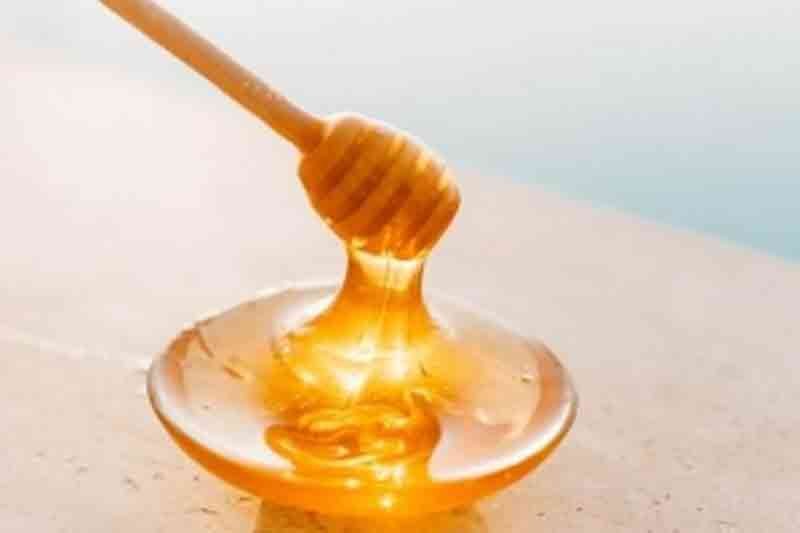5 ways to use honey for soft skin