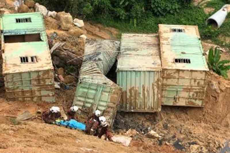 2 dead, dozens trapped in Malaysian landslide