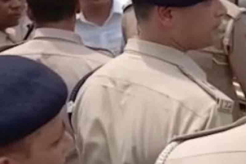 UP: Cops prevent man from ending his life, get rewarded